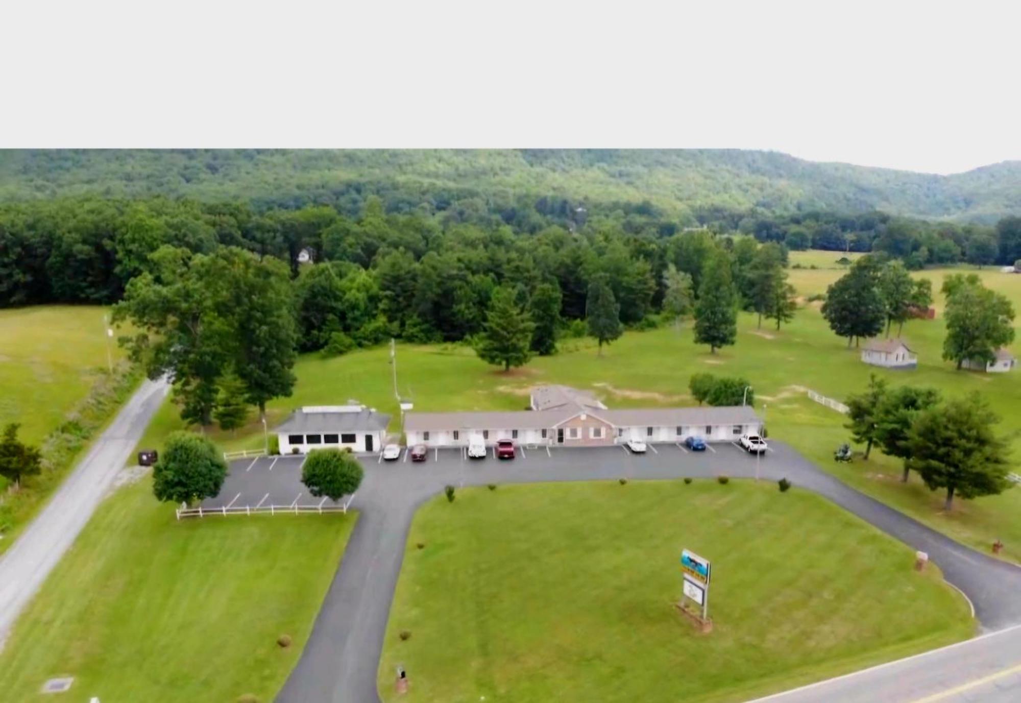 Fox Mountain Inn Max Meadows エクステリア 写真